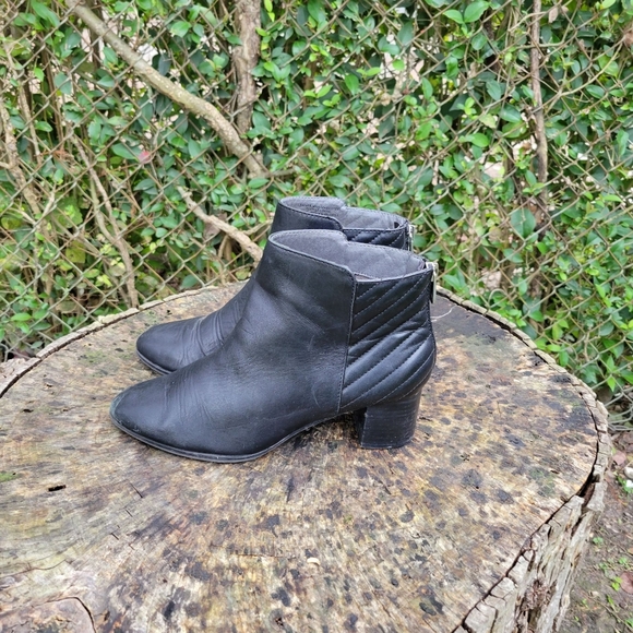 Vintage Women Black Leather Short Ankle Boots By Adrienne Vittadini Size 7.5 - Picture 3 of 8